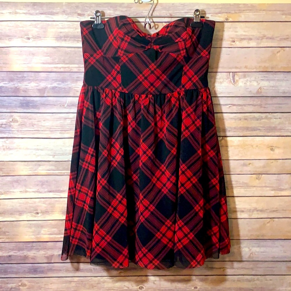 Betsy Johnson black red plaid strapless dress marked as a size 12 more like a 10